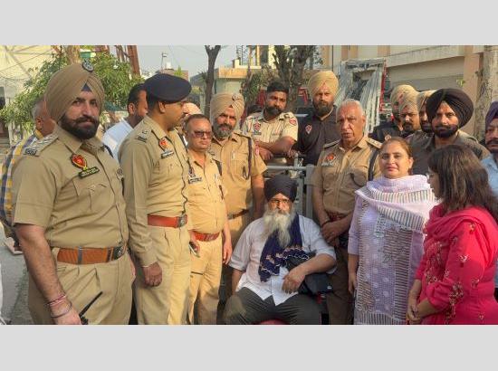 Patiala Administration, Army brings down Gurjit Singh Khalsa from tower