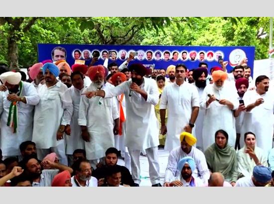 Breaking: Punjab Congress stages protest in Chandigarh, water cannons used to disperse demonstrators