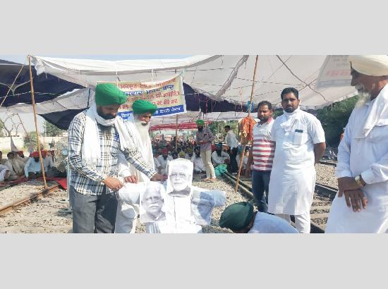 Punjab farmers extend protest, demand resignation of Haryana Dy.CM