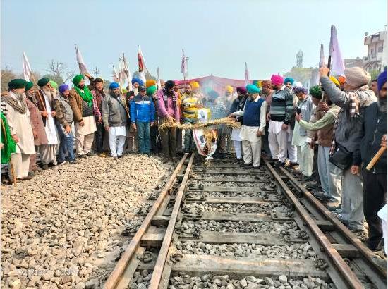 Farmers protest on rail tracks enters 8th day, disrupts 122 trains