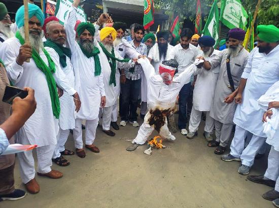 Farmers burn PM Modi’s effigy in Ferozepur, protest India-US trade deal