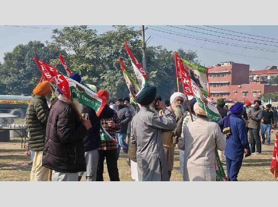 Farmers begin gathering in Chandigarh; Heavy police deployment at Sector-43; View Pics
