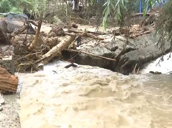 J-K: Cloudburst triggers flash flood in Anantnag's Chittergul; residents seek compensation for crop, orchard losses