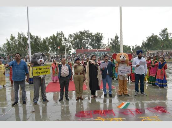 DC Fazilka leads Baisakhi celebrations at Sadki border, urges citizens to exercise  right to vote