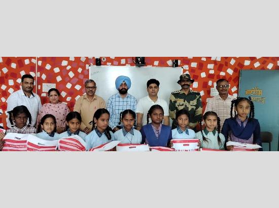 On Navratri, social worker hands over school uniforms to 51 girl students at Govt school 