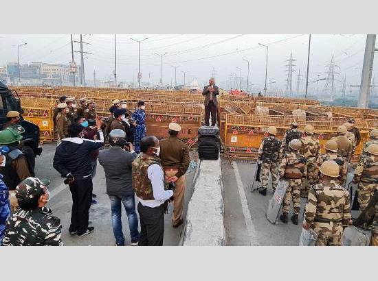 Delhi Police Commissioner visits Ghazipur border to take stock of arrangement