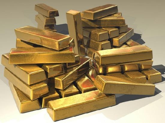 Gold prices down around 9% from peak, experts suggest support at this level