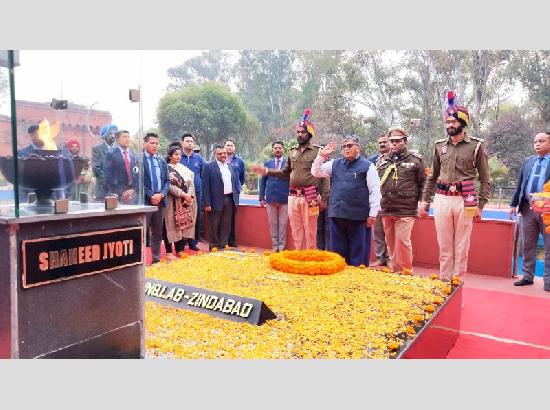 Punjab Governor pays floral tribute to martyrs at Hussainiwala Shaheedi Memorial, also visits War Memorial