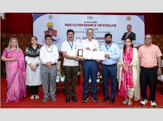Health Minister felicitates Mayank Foundation  for promoting voluntary blood donation