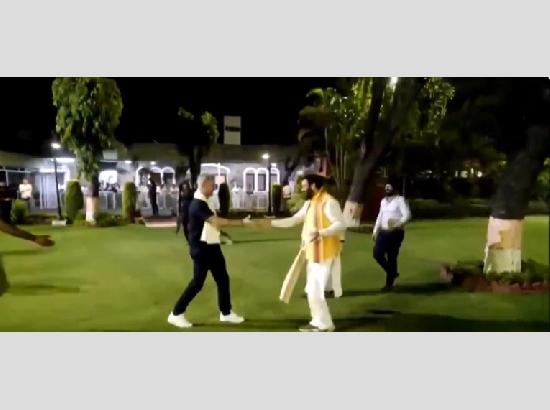 Haryana CM Saini plays Cricket with Former Australia Captain Michael Clarke in Chandigarh; Watch Video