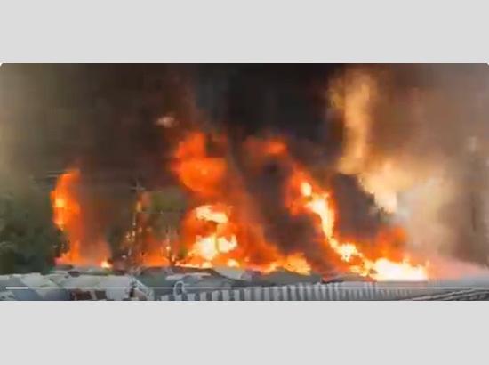 Lucknow: Massive fire breaks out in slums in Lucknow; Several huts gutted; Watch Video 