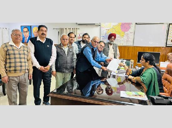 Khatri Welfare Sabha urges CM for ‘Corridor’ to Shaheed Thapar's birthplace, submit memorandum to DC