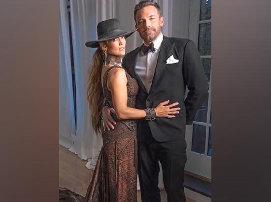 Jennifer Lopez files for divorce from Ben Affleck