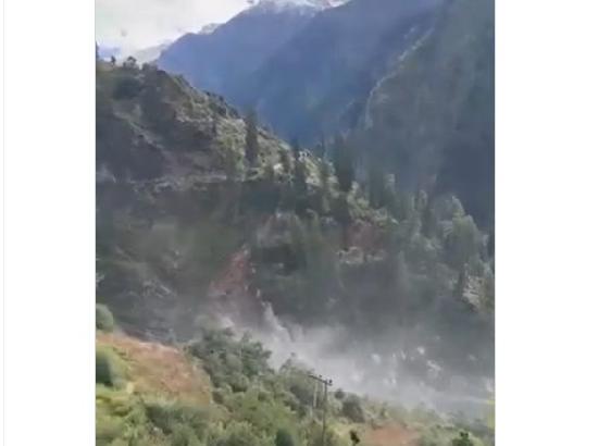 Breaking: Major landslide blocks road near Janglikh bridge in Shimla