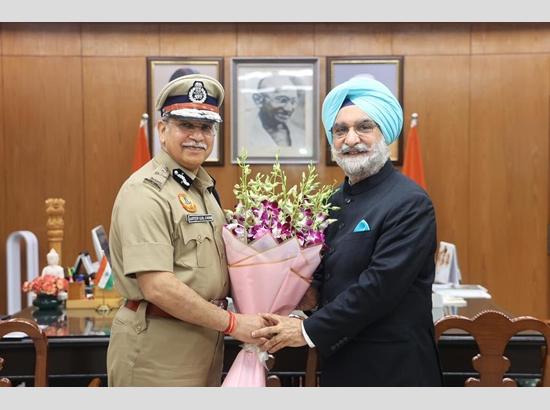 LG Taranjit Sandhu meets Delhi Police Commissioner, reviews security and cybercrime challenges