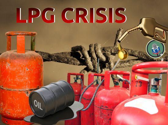LPG Panic Grips Deepens: Dealers flag supply pressure, deny shortage but warn of chaos; Watch Video