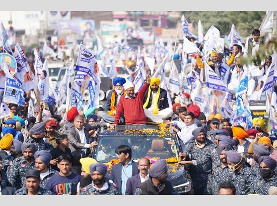 By pressing 'Jhadu' button you can change Punjab's future: Kejriwal in Amritsar