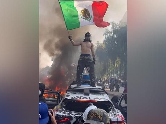 Mexican flag fuels debate amid LA immigration protests
