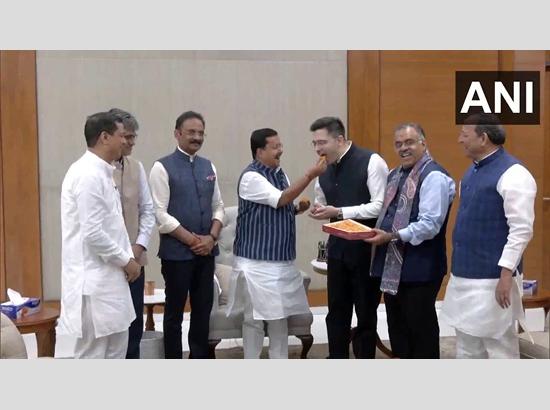 AAP Rajya Sabha MPs reach BJP headquarters, meet party Chief Nitin Nabin; Watch Video 