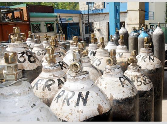 Ludhiana industrialists surrender 835 oxygen cylinders to Administration in COVID crisis