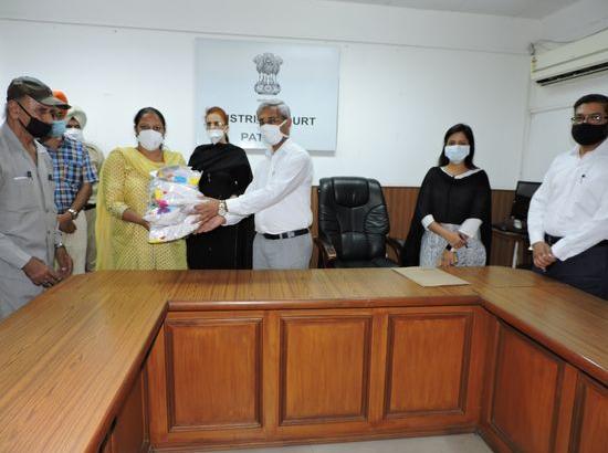 Patiala: District and Sessions Judge Rajinder Aggarwal hands over 2,000 masks to Principals of schools
