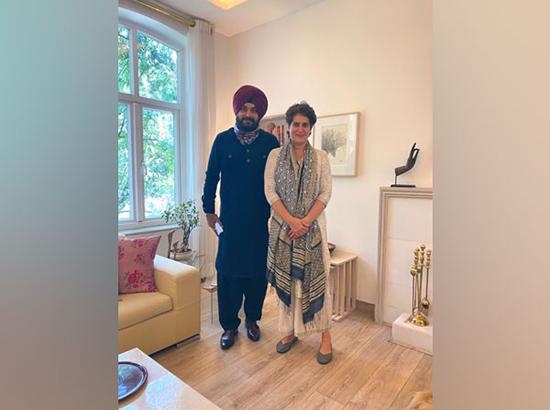 Who played role of crisis manager for Rahul-Sidhu meeting ?