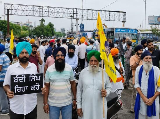 Commuters suffer as Bandh supporters close roads in different parts of the state