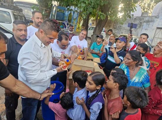 ‘Money Langar’ at Manimajra Temple offers meals and cash aid to devotees