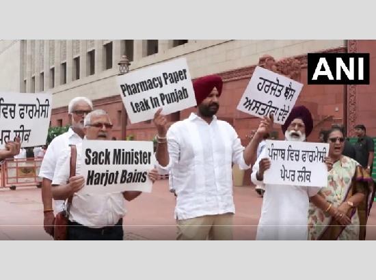Punjab Congress MPs protest in Delhi, demand Harjot Bains’ resignation over alleged paper leak