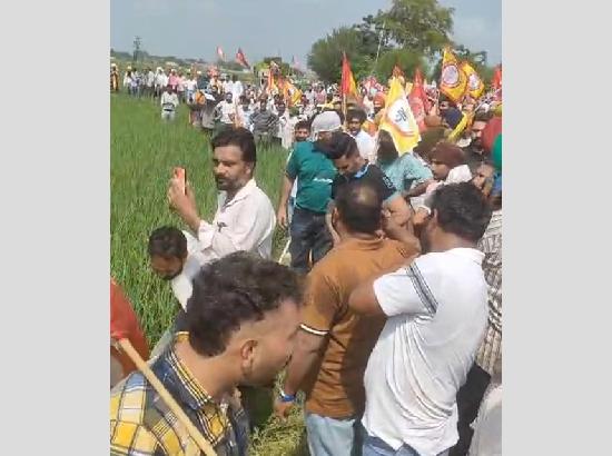Breaking: Teachers, employees hold massive rally near Satoj village, demand restoration of Old Pension Scheme; Watch Video
