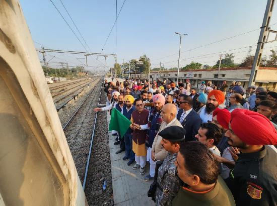 Rana Sodhi flags off New Delhi–Ferozepur Bi-Weekly Intercity extension