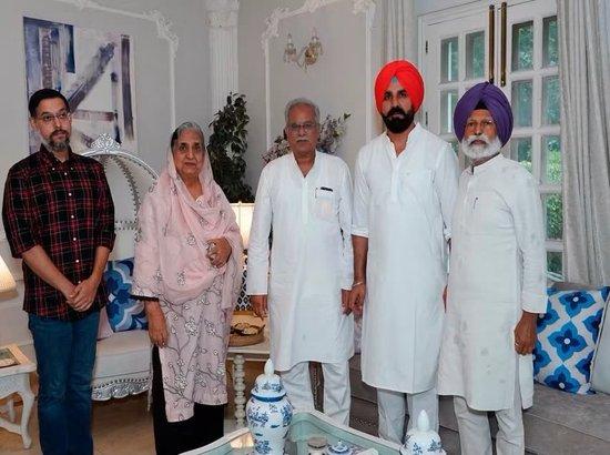 Bhupesh Baghel meets Rajinder Kaur Bhattal
