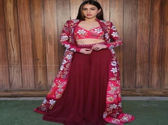 Sara Ali Khan offers prayers at Gurdwara Bangla Sahib in Delhi

