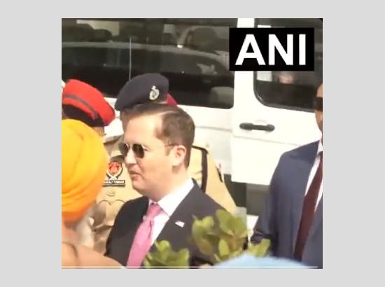 WATCH U.S. Envoy Sergio Gor Visits Amritsar, Pays Obeisance at Golden Temple | Punjab |Sri Harmandir Sahib
