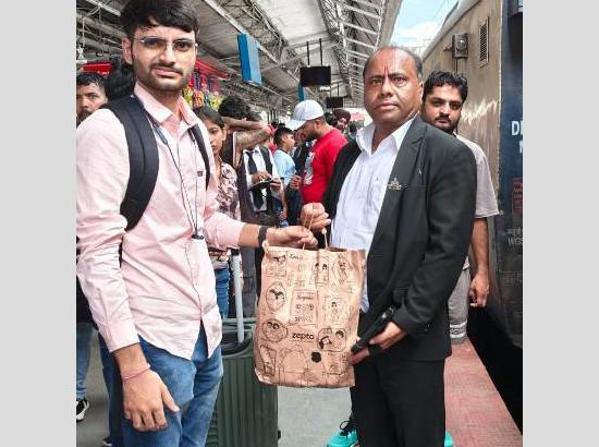 Alert railway staff return passengers’ lost bag on Jan Shatabdi