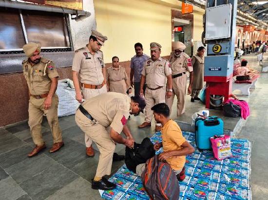 GRP conducts intensive search operation at Rly Station, urges passengers to stay vigilant