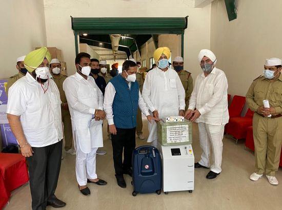 Sant Nirankari Mission hands over 100 Oxygen Concentrators & 1000 Oximeters to Health Mini