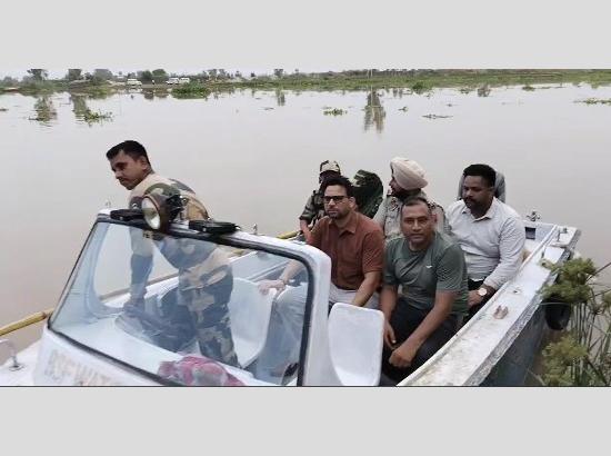SDM inspects Sutlej embankments in Ferozepur villages, reviews flood readiness