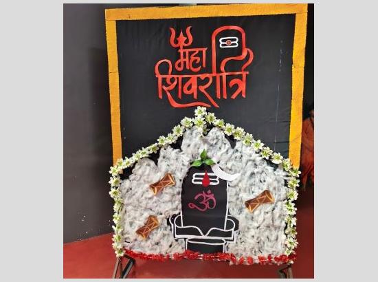 Uttar Pradesh: Devotees throng Kashi Vishwanath Temple in Varanasi on Mahashivaratri
