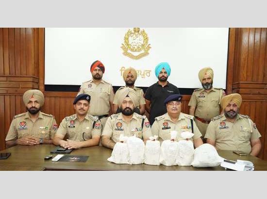 Ferozepur police crackdown on drug mafia, 2 held, nearly 5 Kg heroin seized