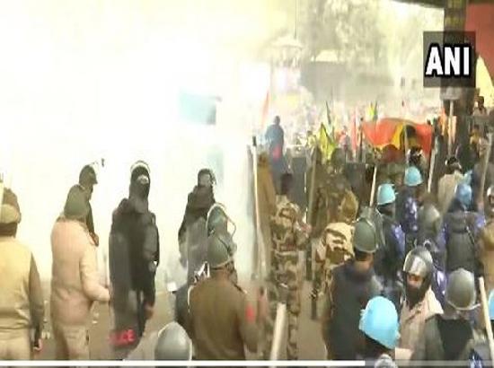 Police fire tear gas shells, lathi-charge at protesters break barricades in Delhi's Nanglo