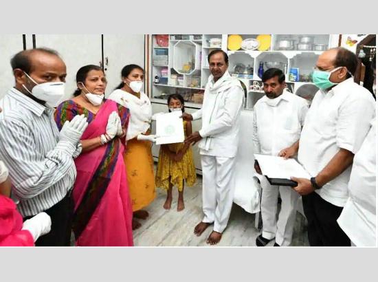 Telangana CM hands over Rs 5 cr cheque, plot and Group I Govt Job order to Col Santosh’s wife