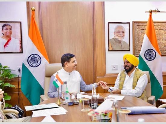 Big relief for farmers; Special trains to be run to lift 155 lakh metric tonnes of rice & wheat lying in FCI godowns in Punjab