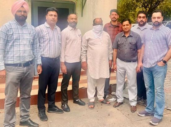DEO Clerk nabbed red-handed accepting Rs 20,000 bribe from teacher