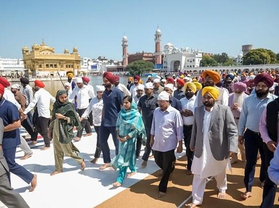 Kejriwal, CM Mann pay obeisance at Golden Temple, Bhagwan Valmiki Tirath Sthal, Sri Durgiana Mandir: View Pics