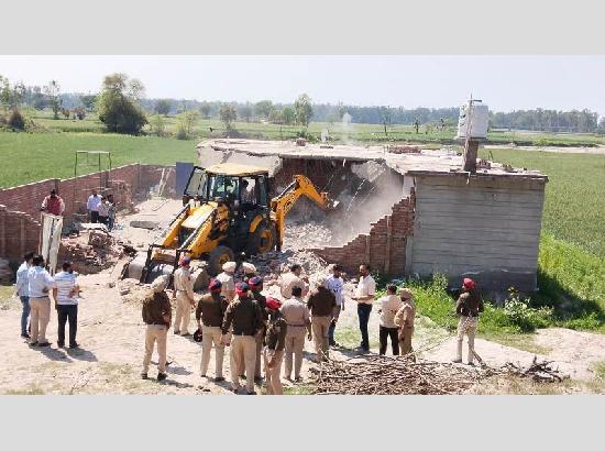 WAR AGAINST DRUGS : Ferozepur Police demolish house of absconding drug peddler