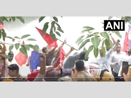 Chandigarh Police use water cannons to stop employees’ march towards Vidhan Sabha over DA demand; Watch Video