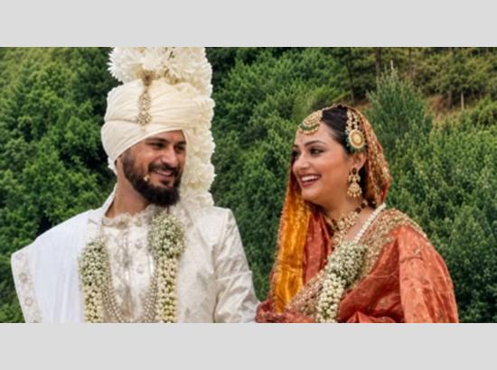 Indian Footballer Deepak Tangri ties the knot with Shivani Duggal in Kullu
